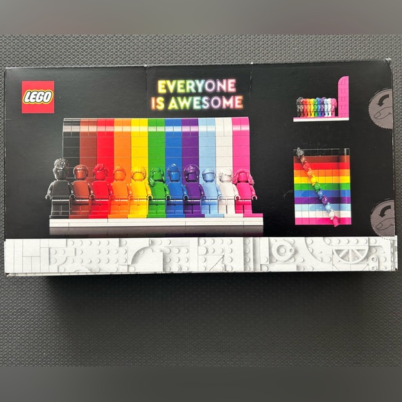 Lego Exclusive Everyone is Awesome Pride Set
